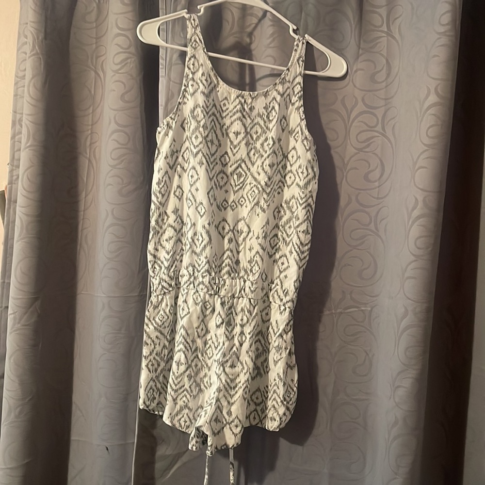 Romper - Picture 2 of 3